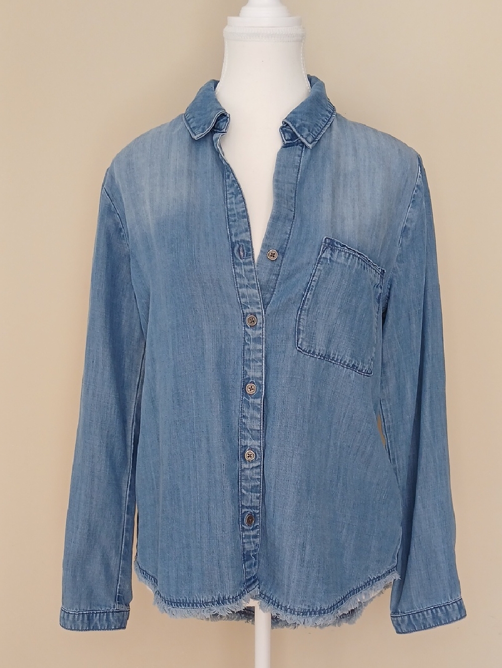 Anthropologie Cloth & Stone Chambray Button Down Shirt Size Small - Picture 2 of 7
